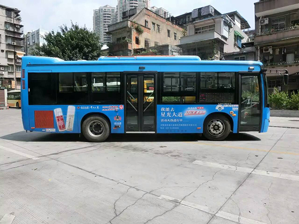 广州公交车广告是具有高度的强制性的可移动户外媒体
