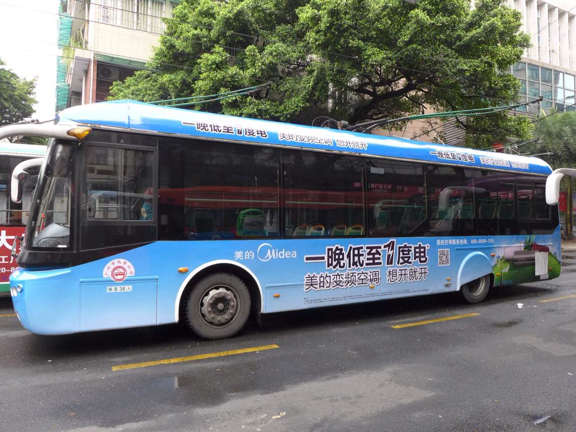 广州公交车体广告的传播方式是主动出现在受众的视野之中